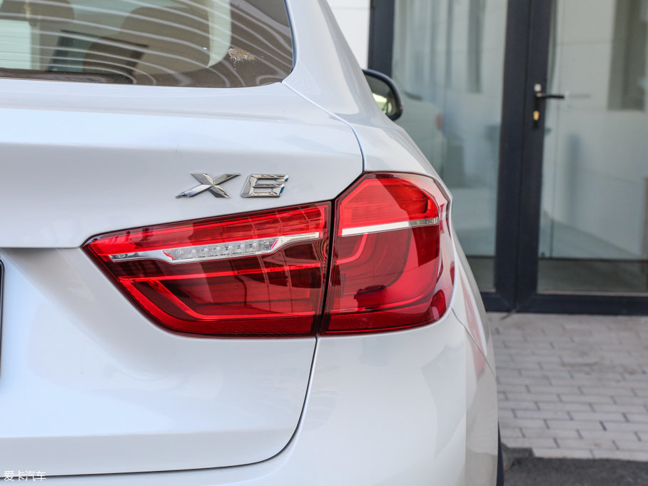 2015X6 xDrive28i