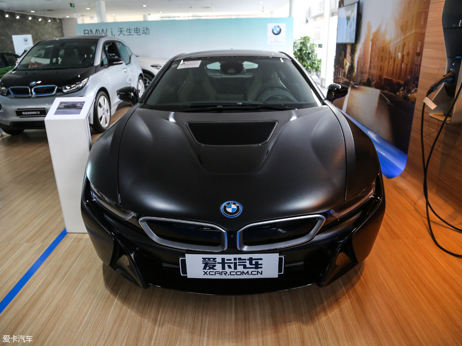 2017i8 Protonic Frozen Black Edition