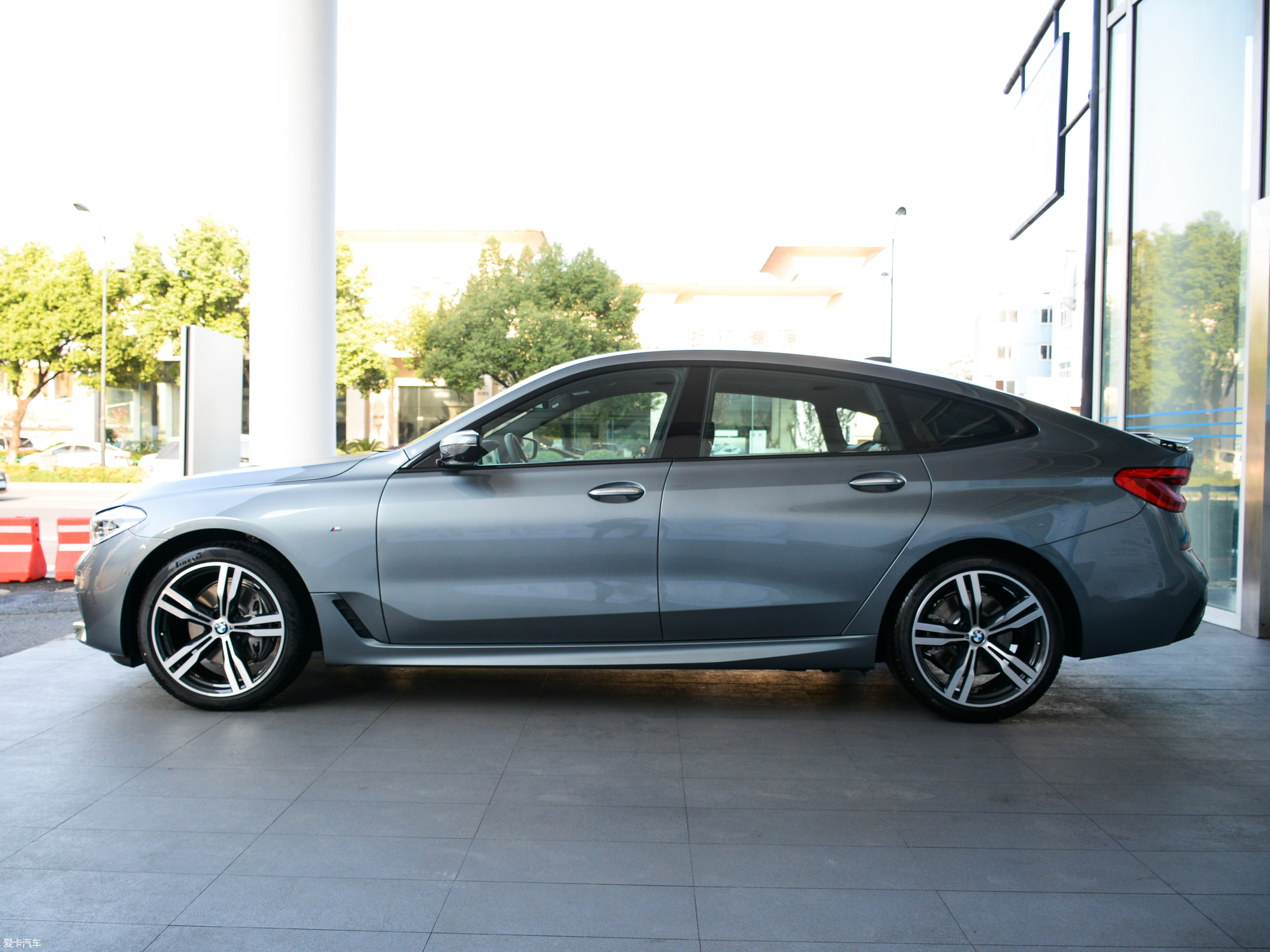 【2018款宝马6系gt640i xdrive m运动套装_整体外观_3/2170张图片】