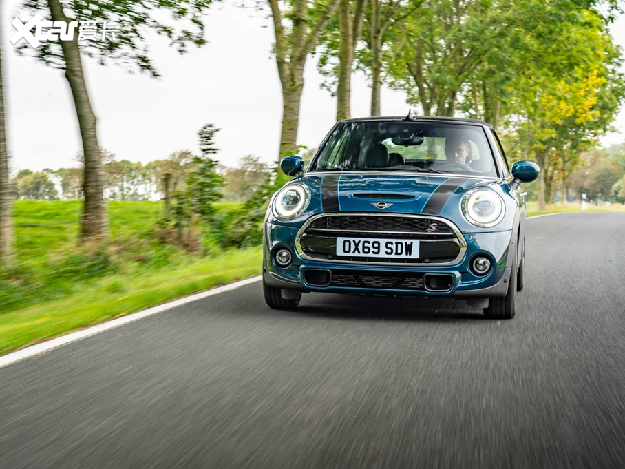 2020MINI Convertible Sidewalk Edition