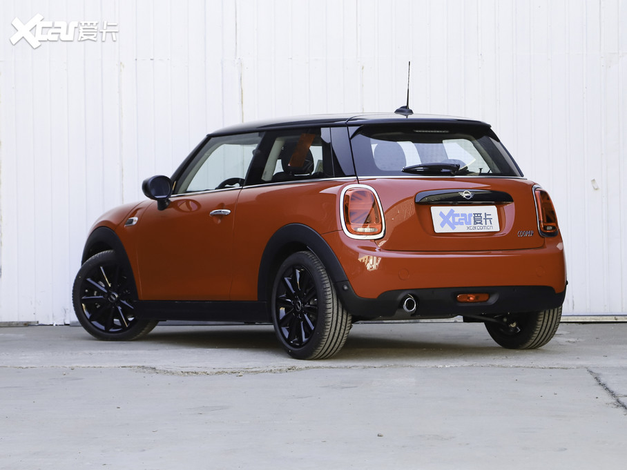 mini cooper历代车型,minicooper车标 mini cooper这台经典小车无需过多的介绍,几乎是每一位女孩子喜爱并且