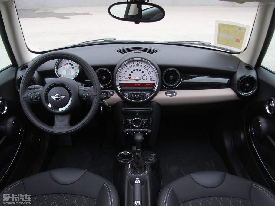 2012MINI COOPER Baker Street