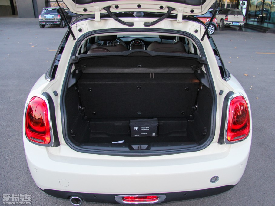 2015MINI 5-DOOR COOPER Excitement