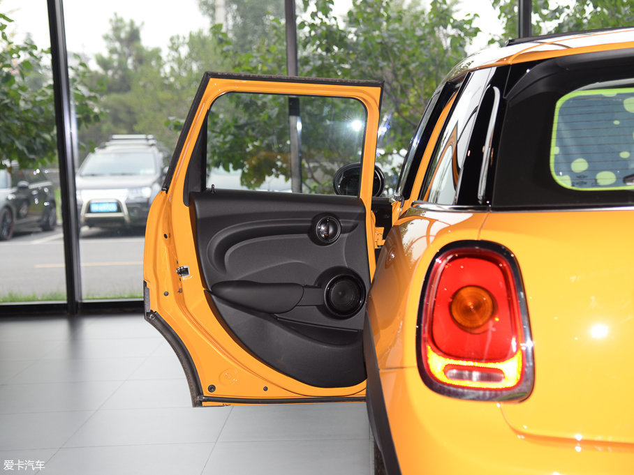 2016MINI 5-DOOR ONE