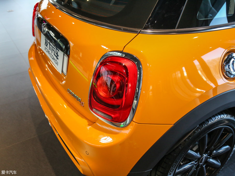 2016MINI 5-DOOR COOPER S