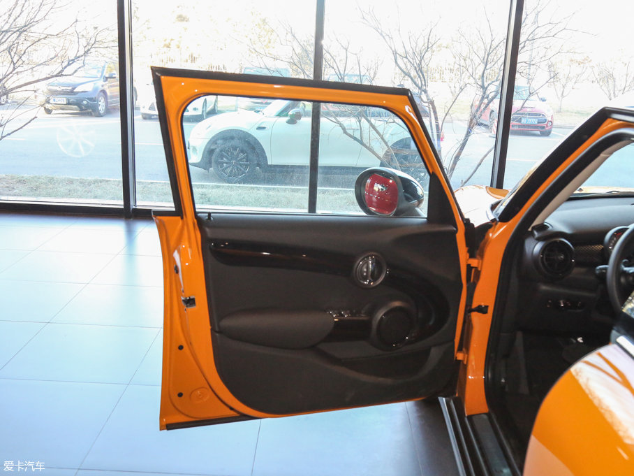 2016MINI 5-DOOR COOPER S