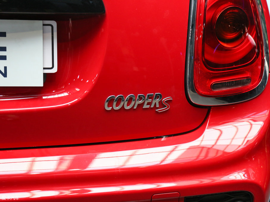 2016MINI 5-DOOR COOPER S 