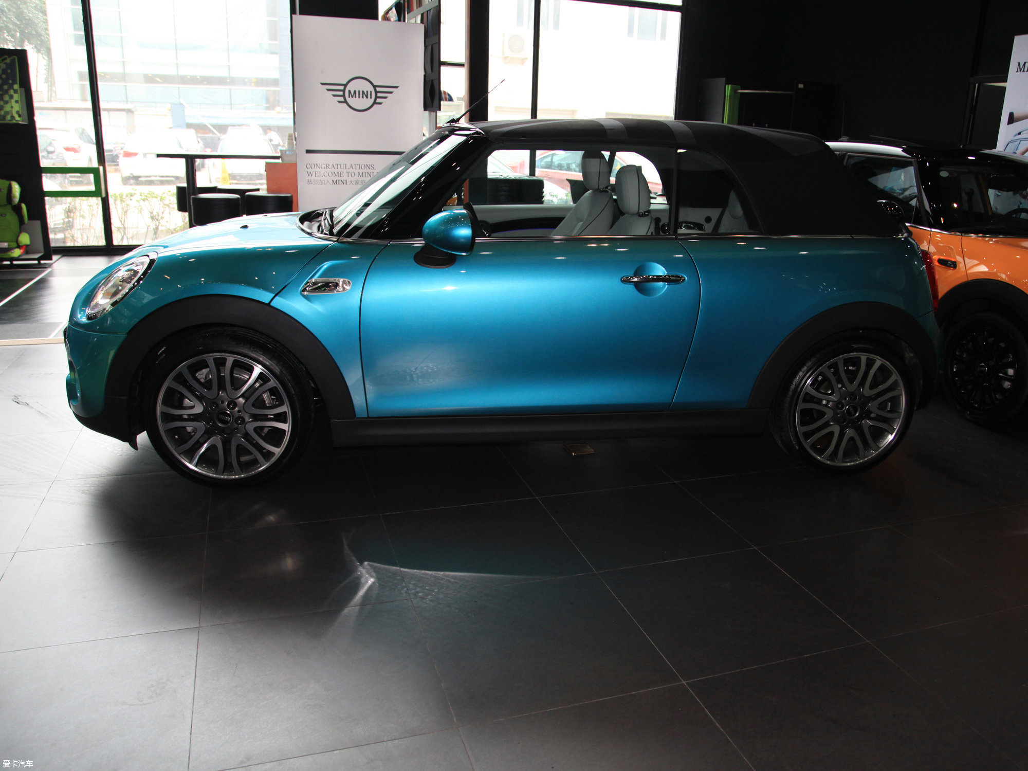 【2017款mini3-door cooper 加勒比蓝限量版_整体外观_3/247张图片】