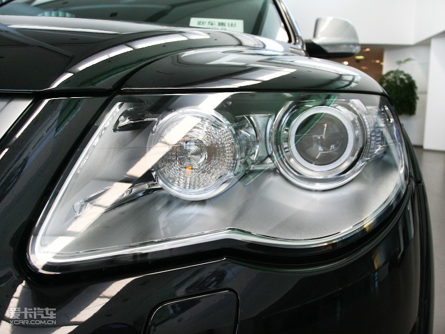 2010; 4.2L V8