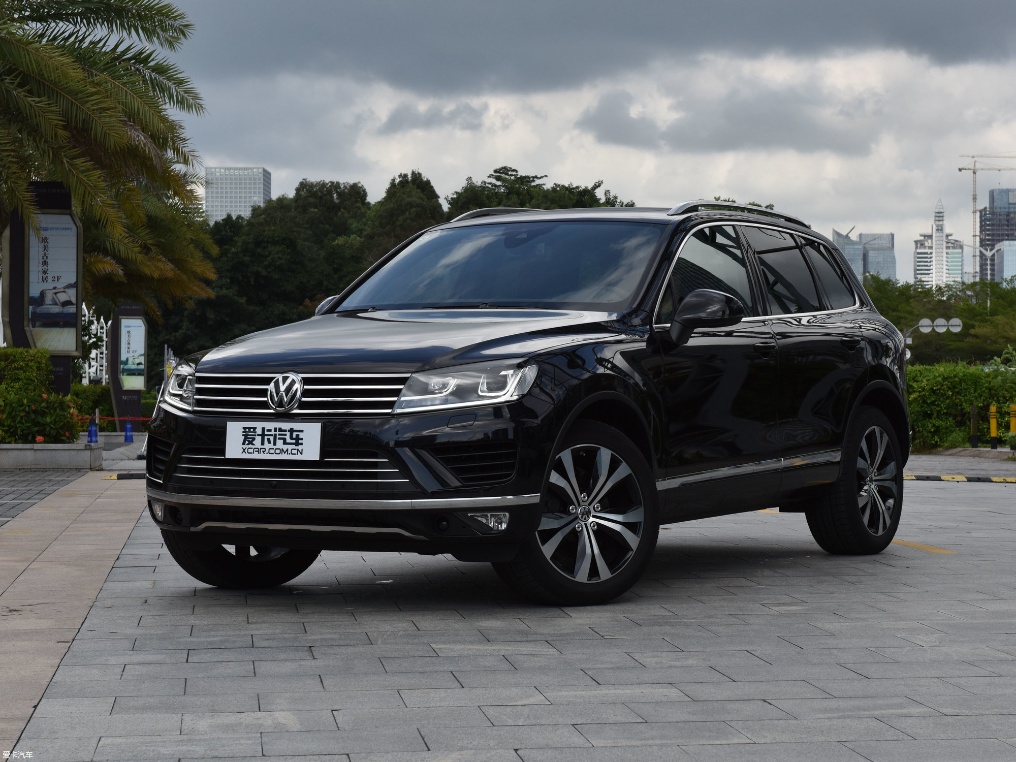 爱卡首页 汽车图片 大众 途锐 2017款4.2l v8  2017款途锐 4.2l v8 3.