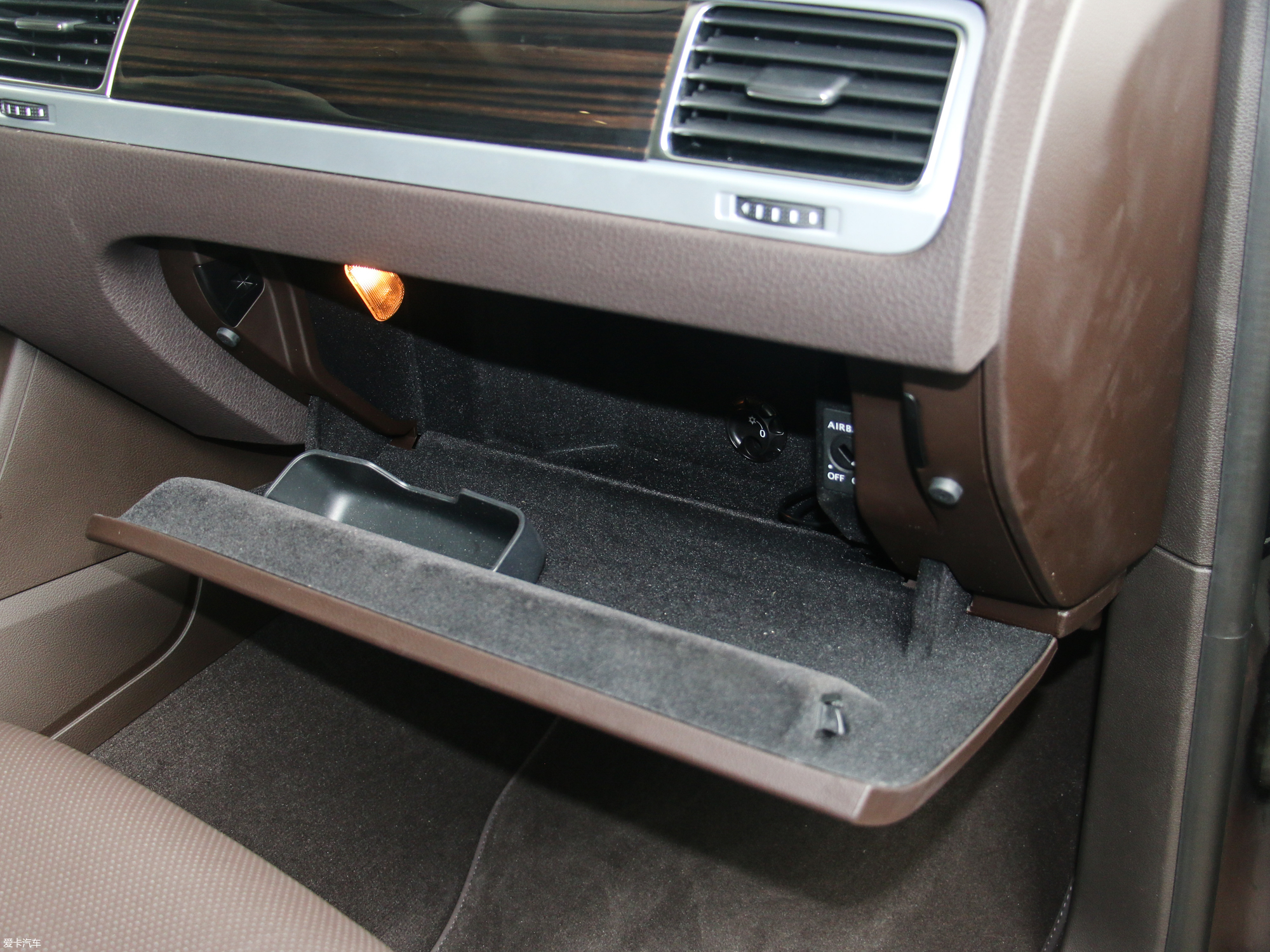 2017款3.0 tsi r line 攀峰型