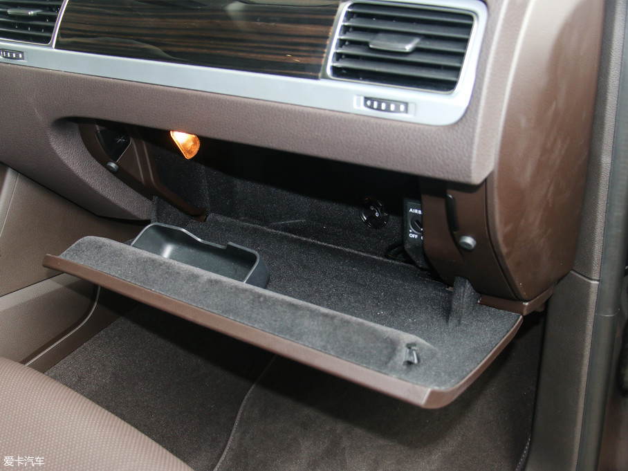 2017款途锐3.0 tsi r line 攀峰型