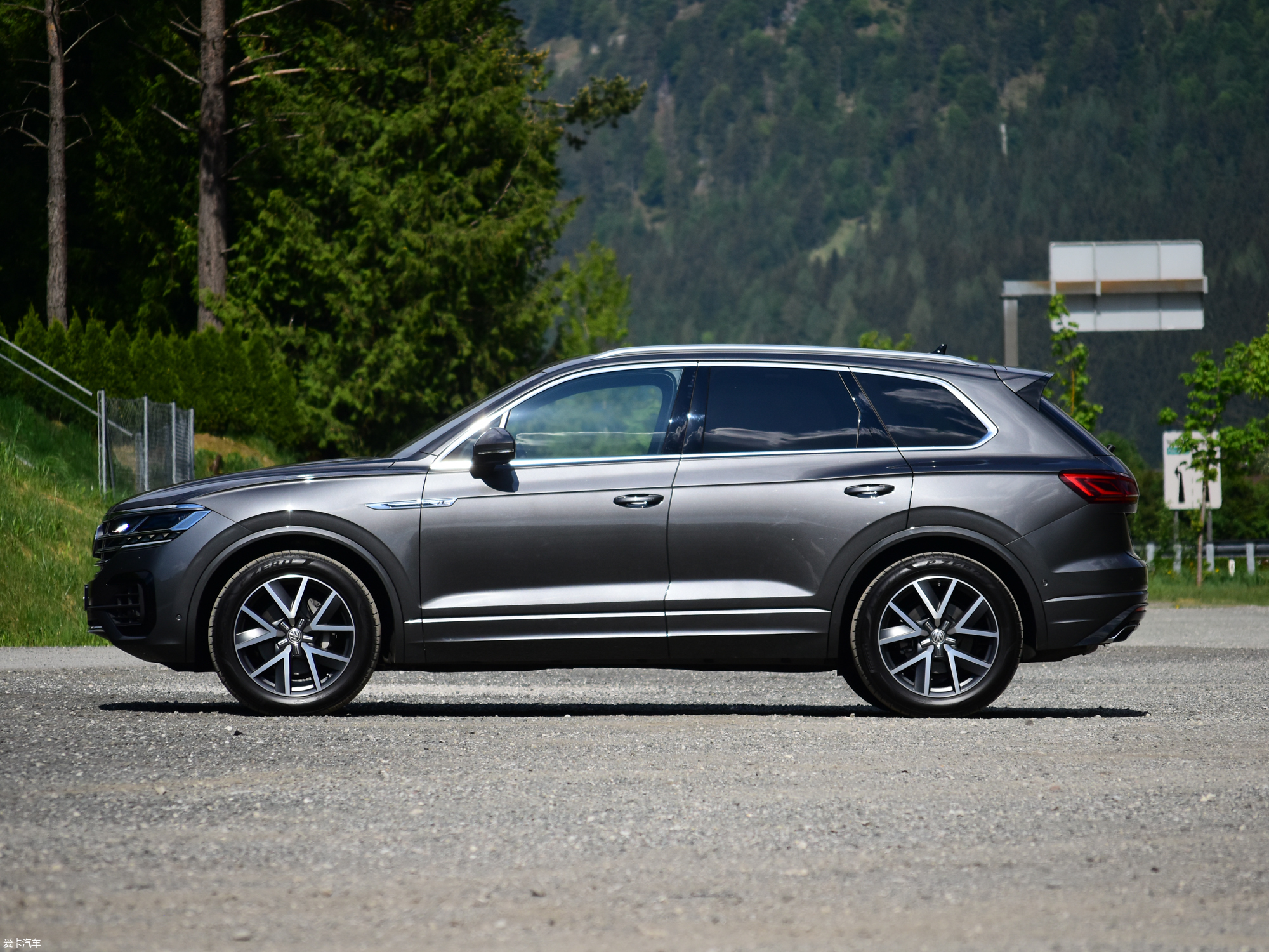 爱卡首页 汽车图片 大众 途锐 2019款r-line  2020款途锐 2.