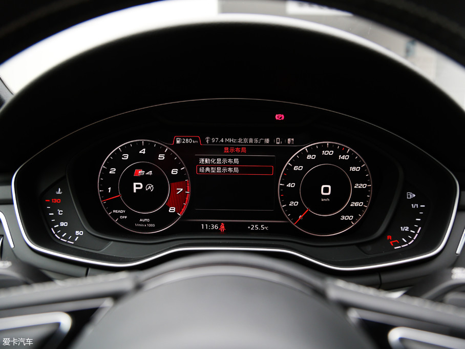 奥迪s4装配了12.3英寸的全液晶仪表盘,科技感十足.