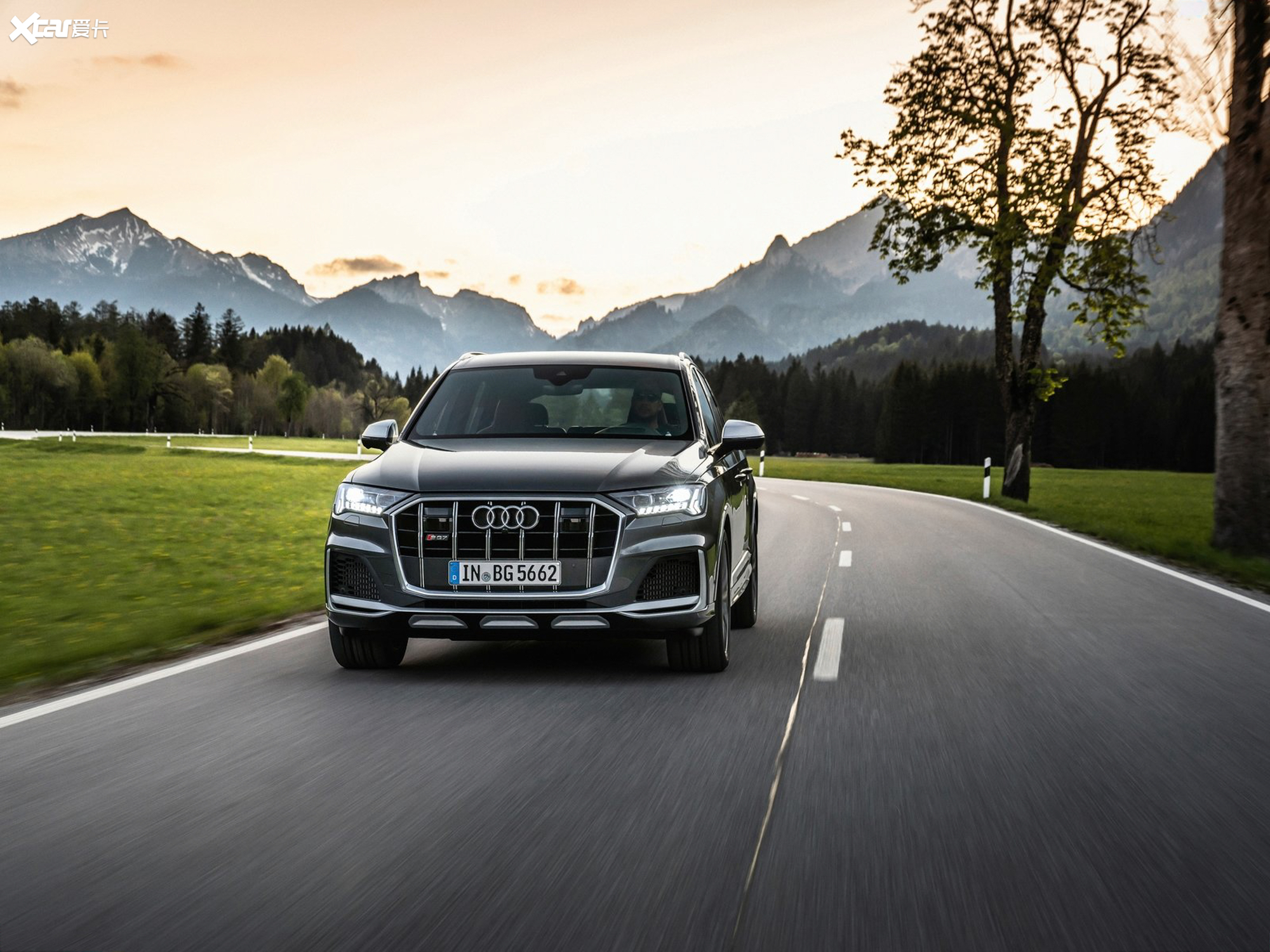 【2021款奥迪sq7基本型_整体外观_9/40张图片】_汽车图片大全_爱卡