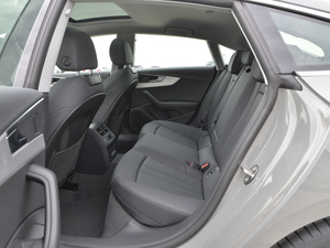 2021款45 tfsi quattro 臻选动感型后排空间奥迪a5 sportback  内饰共