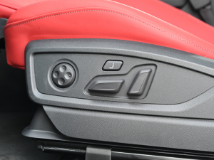 2021款3.0 TFSI quattro 主驾驶座椅调节