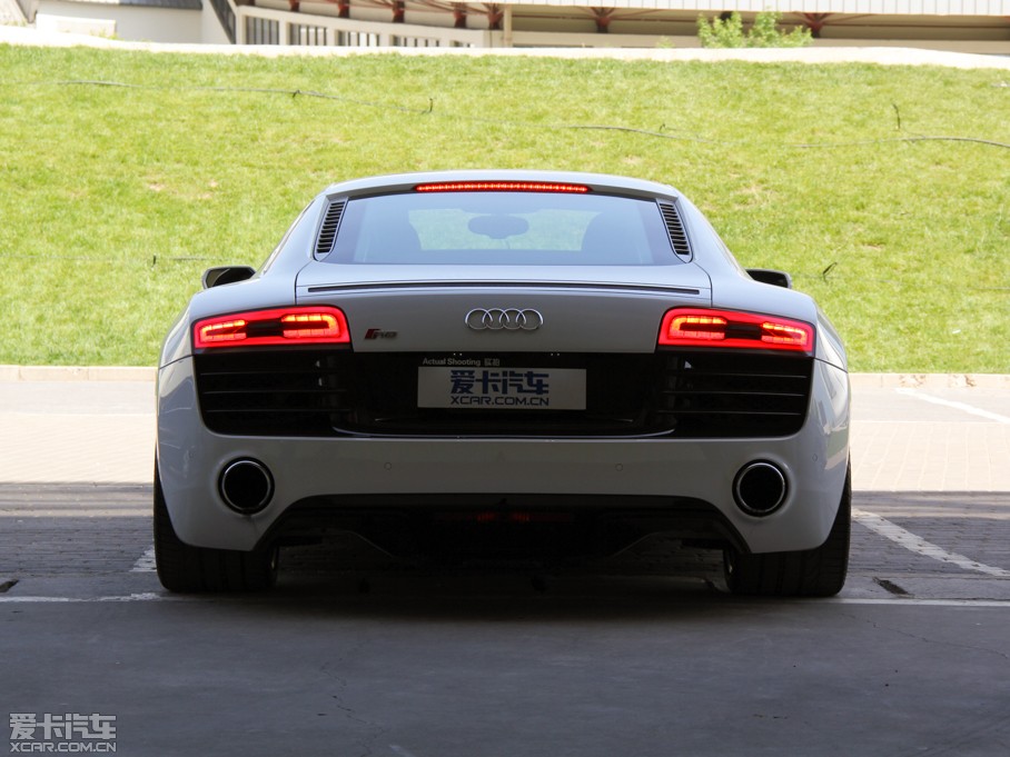 2014µR8 V10 Coupe