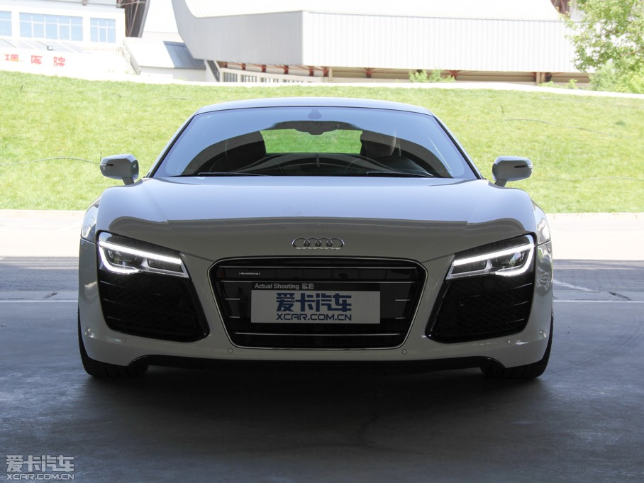 2014µR8 V10 Coupe