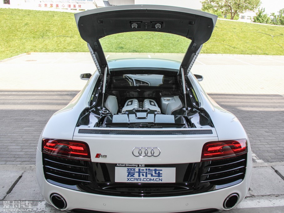 2014µR8 V10 Coupe