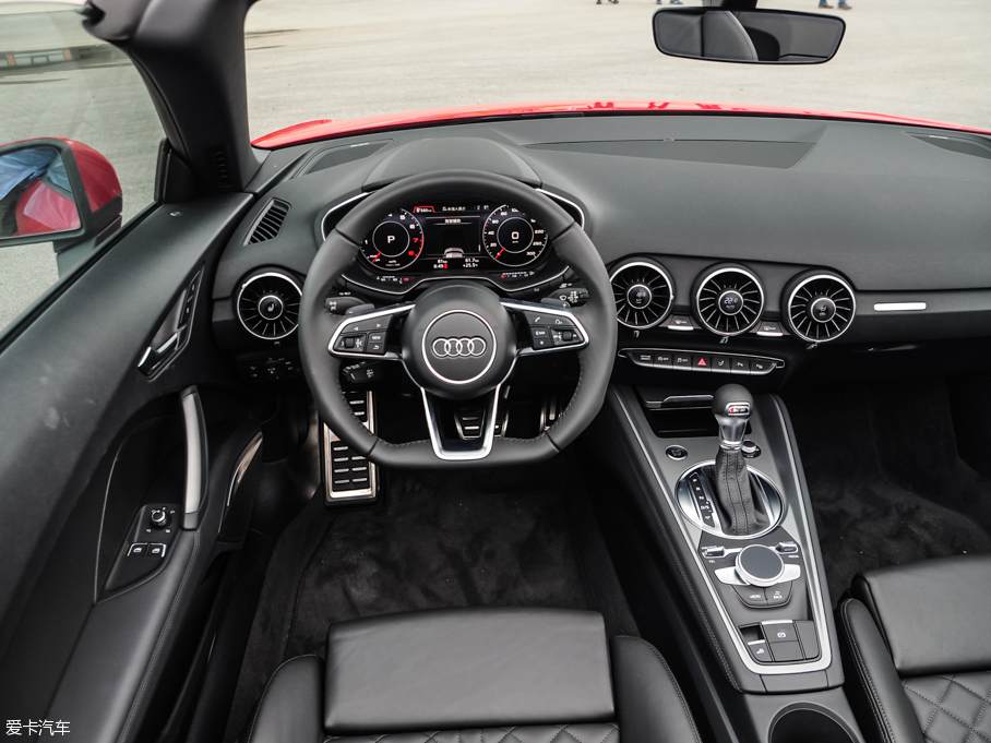 2015µTT Roadster Roadster 45 TFSI quattro