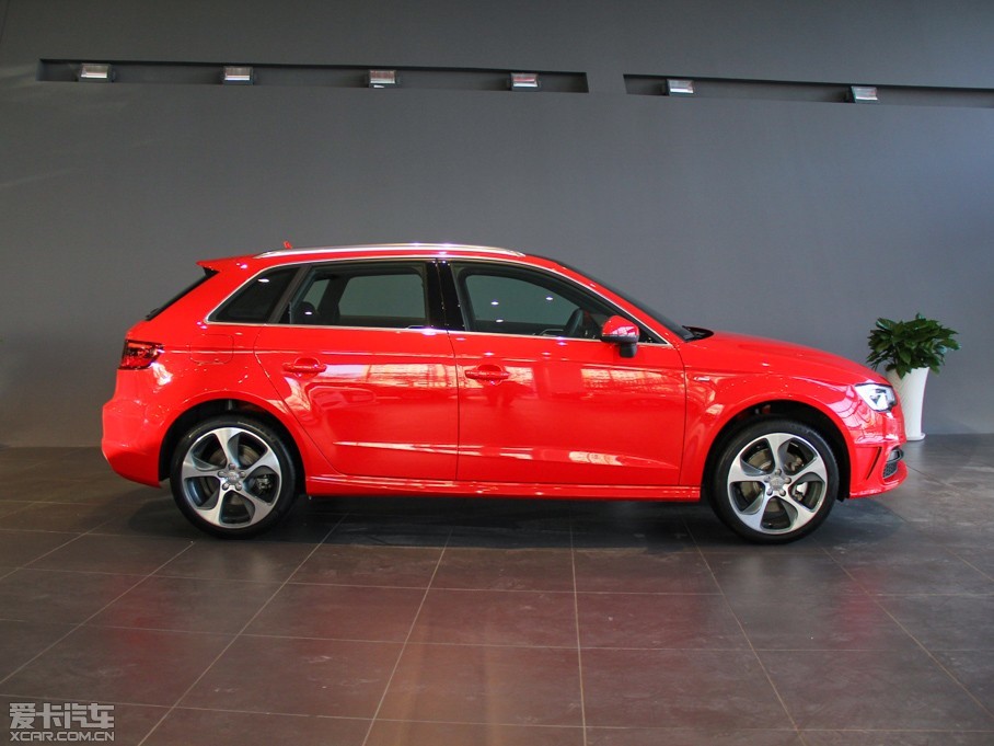 2015款奥迪a3两厢(进口)45 tfsi s line 运动型