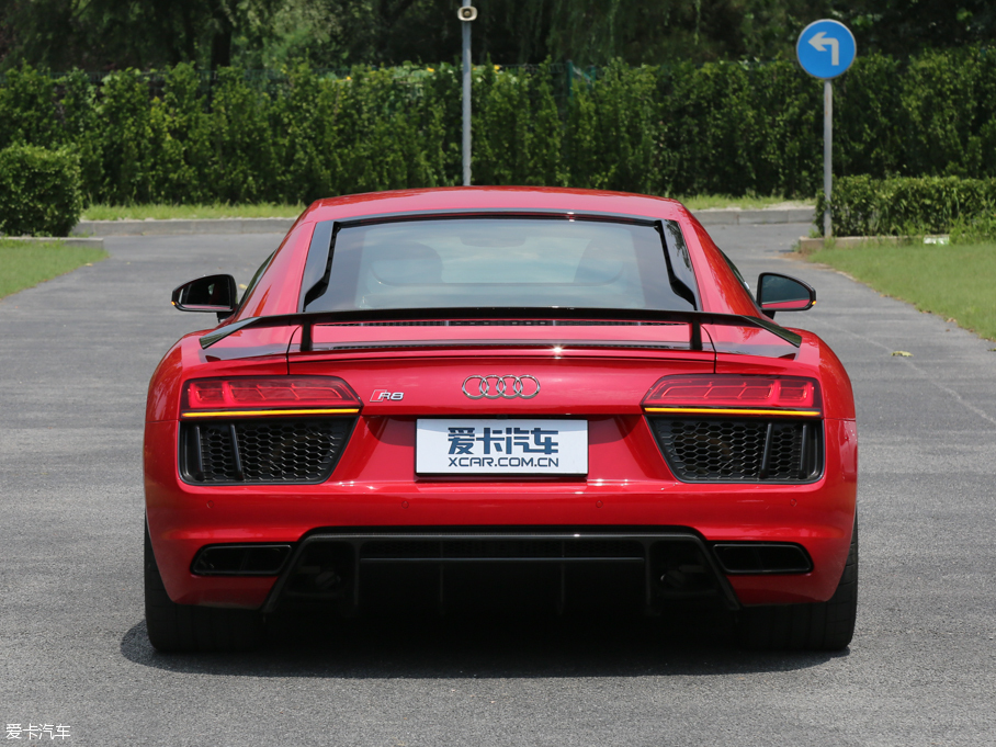 2016µR8 V10 Performance