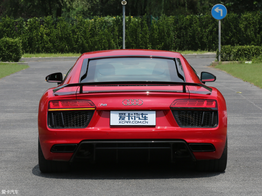 2016µR8 V10 Performance