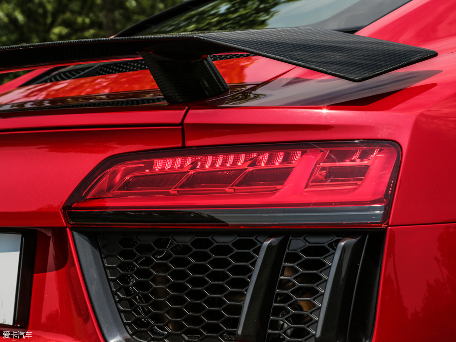 2016µR8 V10 Performance