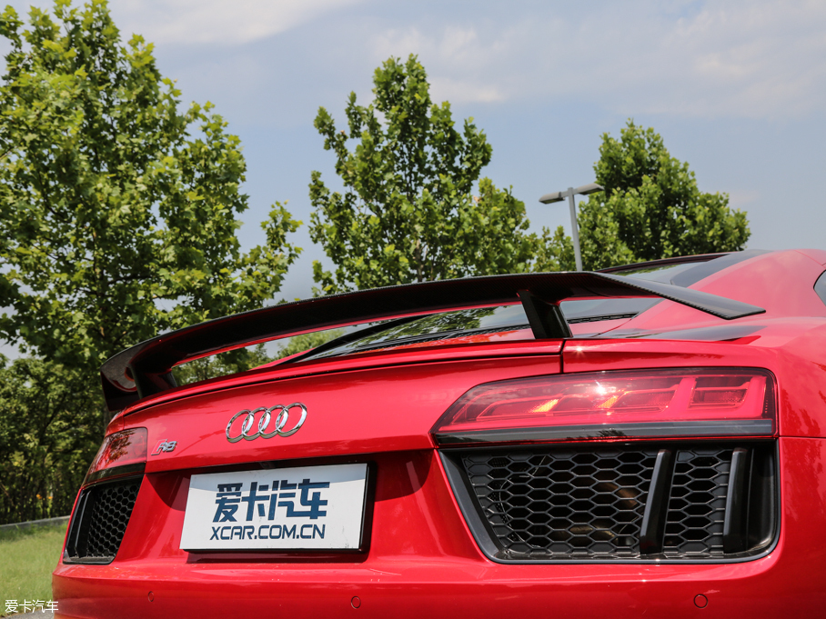 2016µR8 V10 Performance