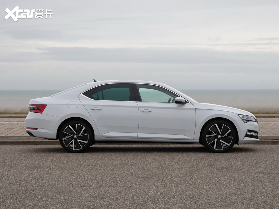 2019Superb iV