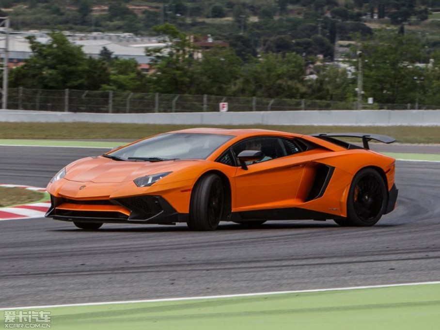 愛卡首頁 汽車圖片 蘭博基尼 aventador 2015款lp 750-4 superveloce