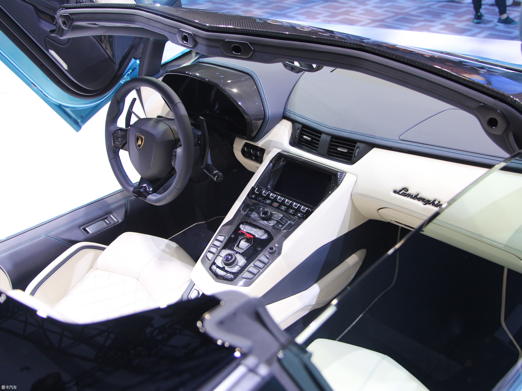 【2018款aventador aventador s roadster_中控区_94/476张图片】