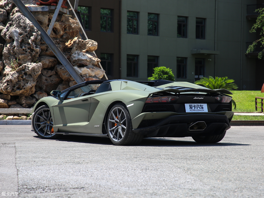 2018Aventador Aventador S Roadster