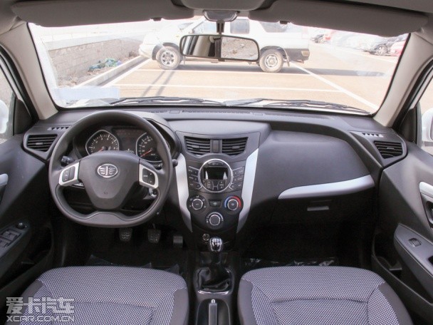 夏利n7运动版正式上市 售价4.59-4.99万