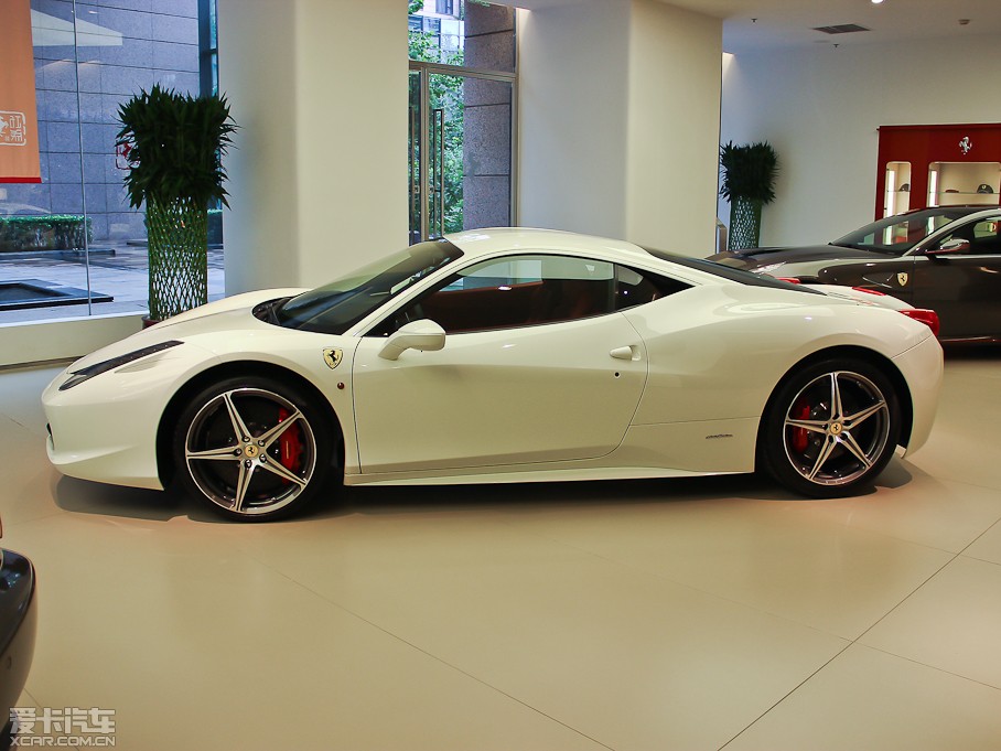 2010458 4.5L Italia