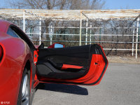 空间座椅法拉利488 Spider驾驶位车门