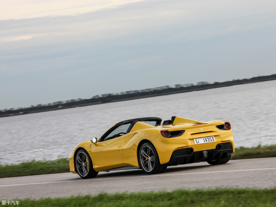 2015488 Spider Spider