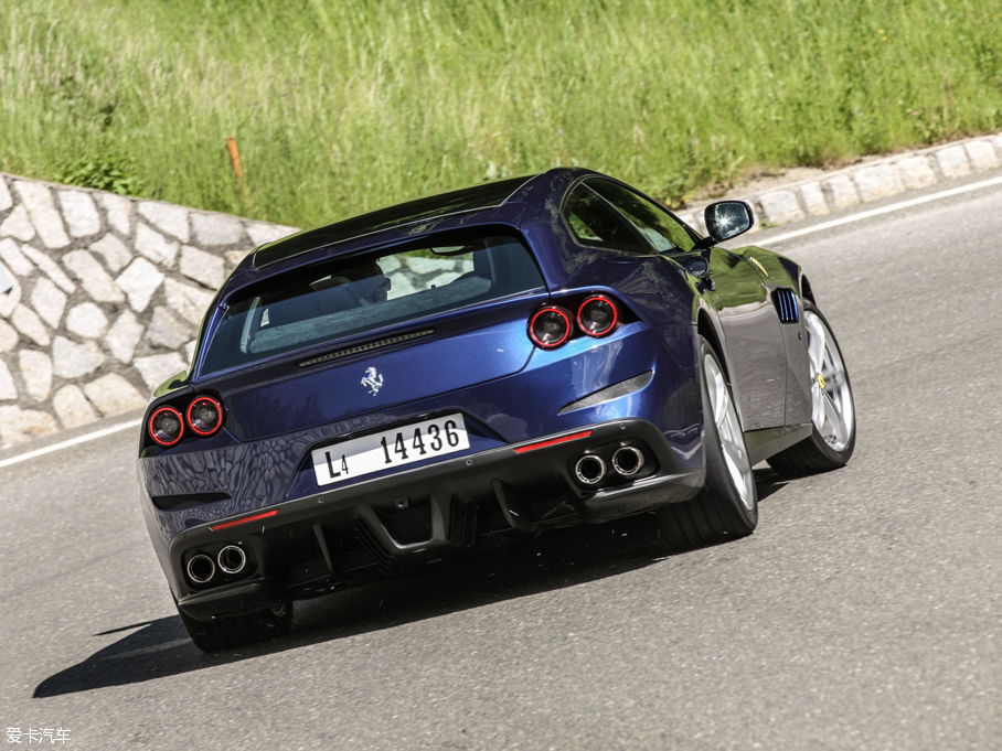 2016款gtc4lusso6.3 v12