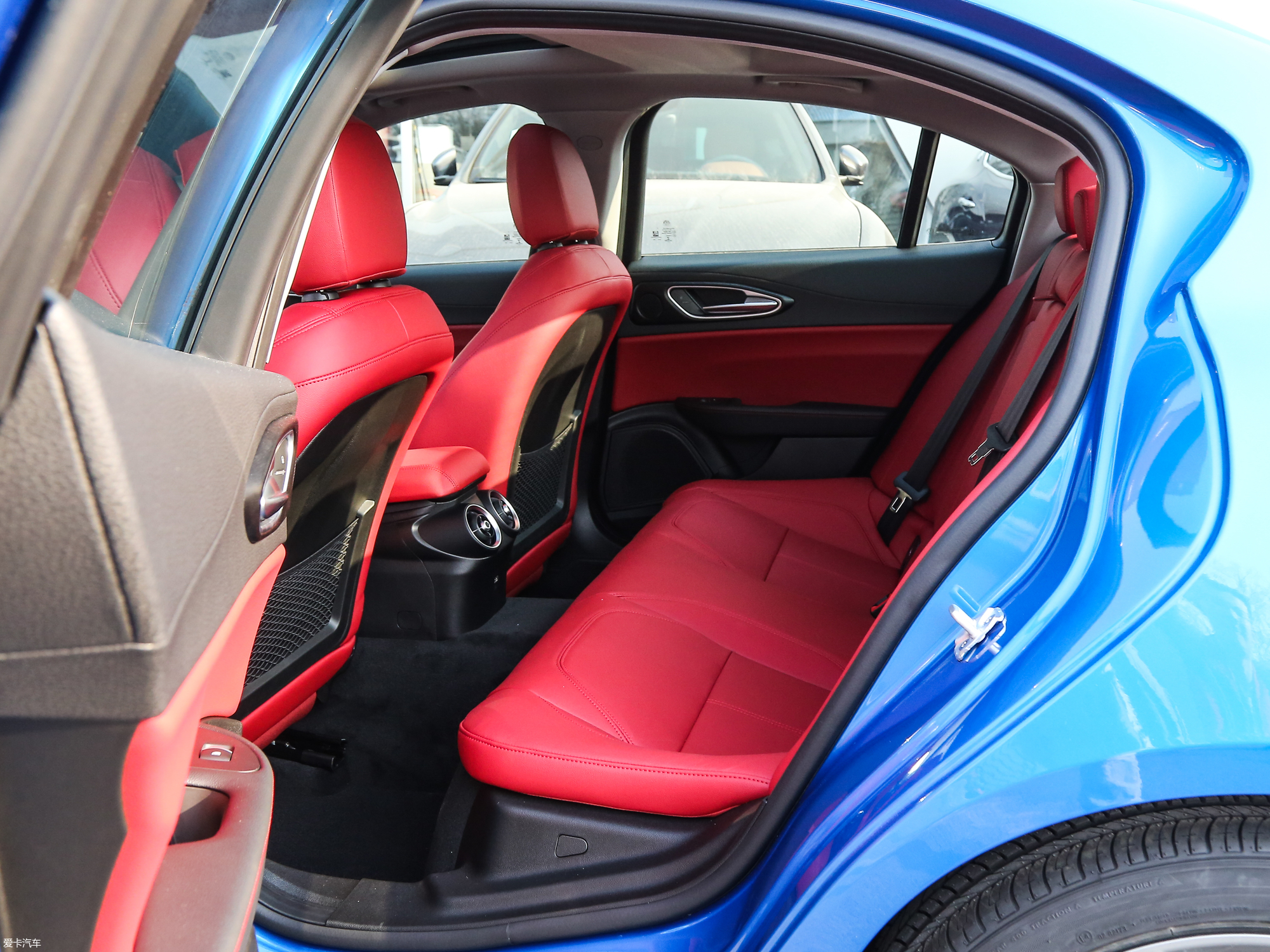 【2017款giulia280hp 豪华版_空间座椅_368/2820张图片】_汽车图片