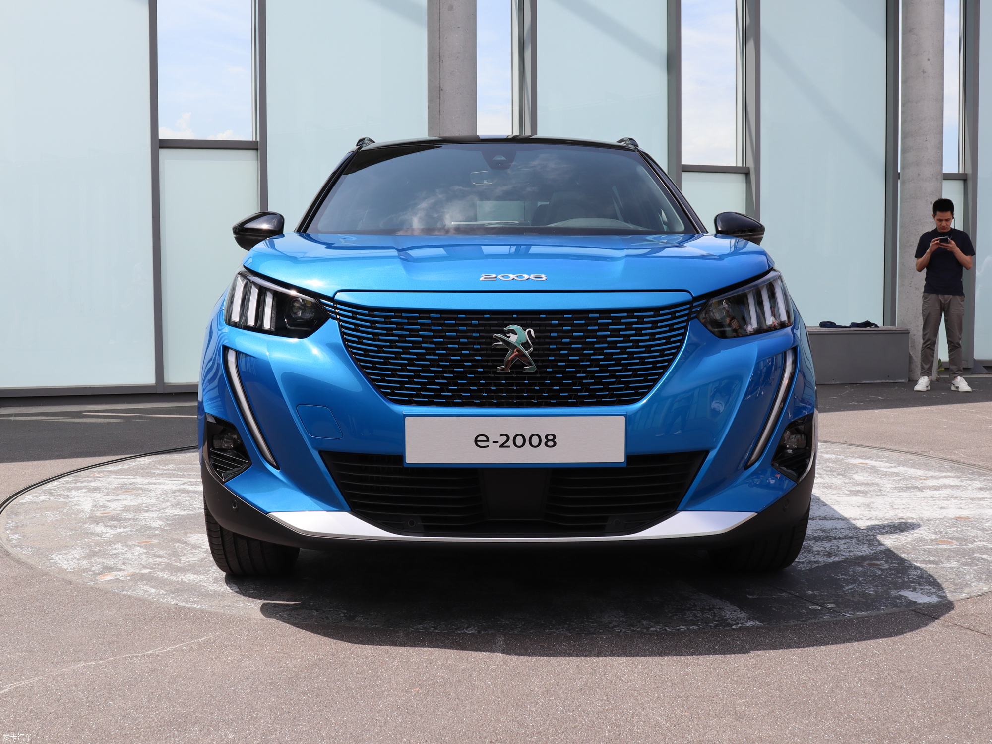 【2020款标致2008(海外)e-2008_整体外观_12/156张图片】_汽车图片