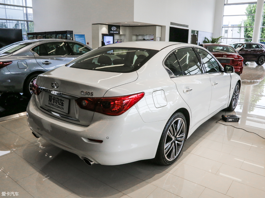 2014款英菲尼迪q50 3.7l 豪華運動版