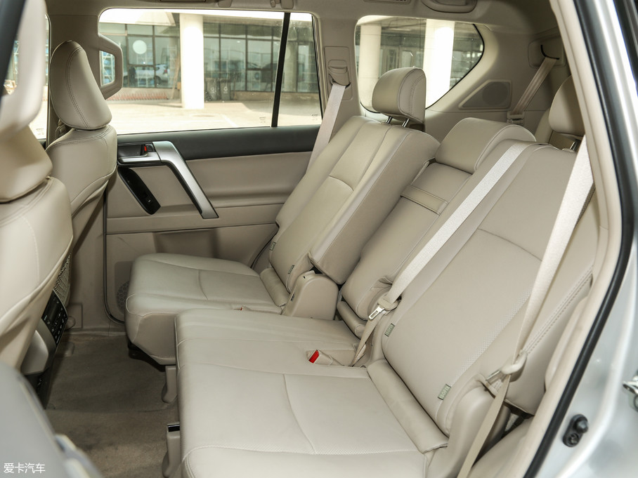 2018款普拉多3.5l 自动vx-navi 后挂备胎