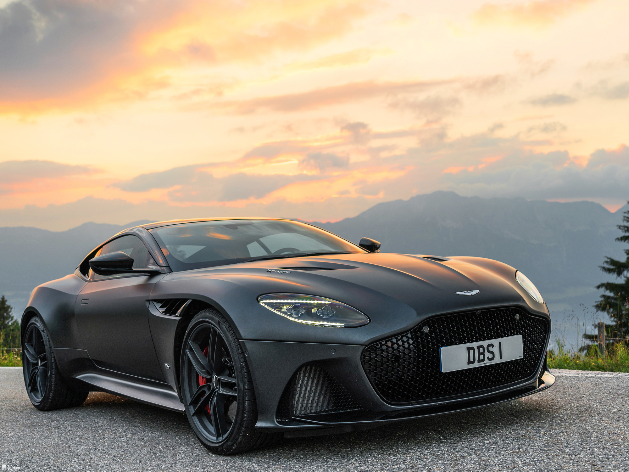 【2019款dbssuperleggera coupe_整体外观_111/755张图片】_汽车图片