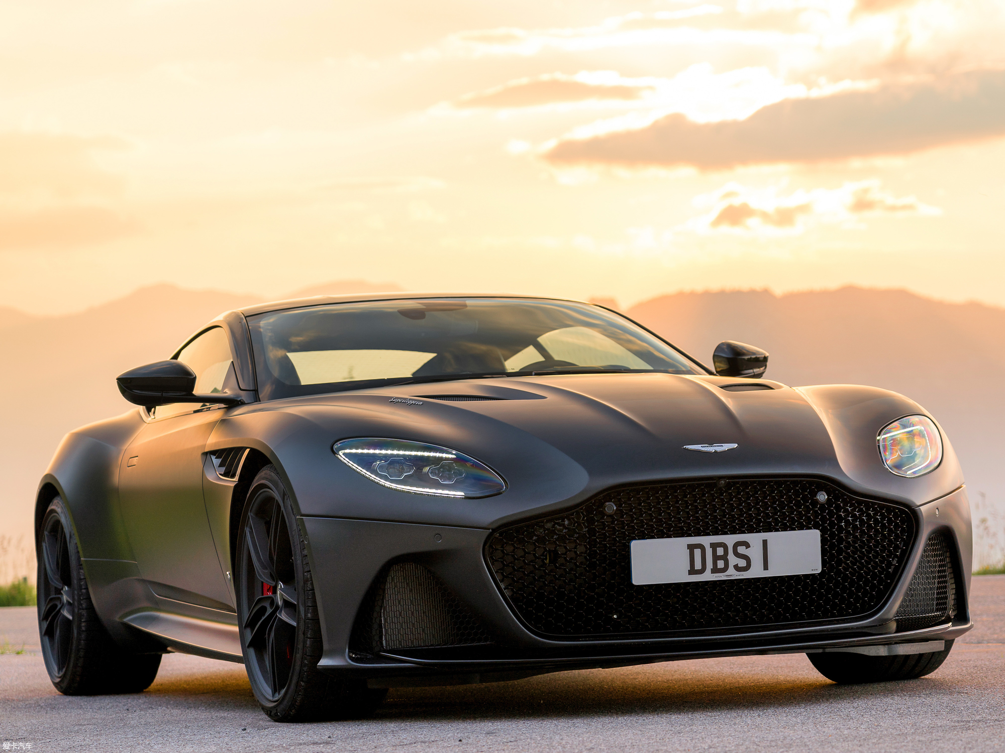 【2019款dbssuperleggera coupe_整体外观_104/755张图片】_汽车图片