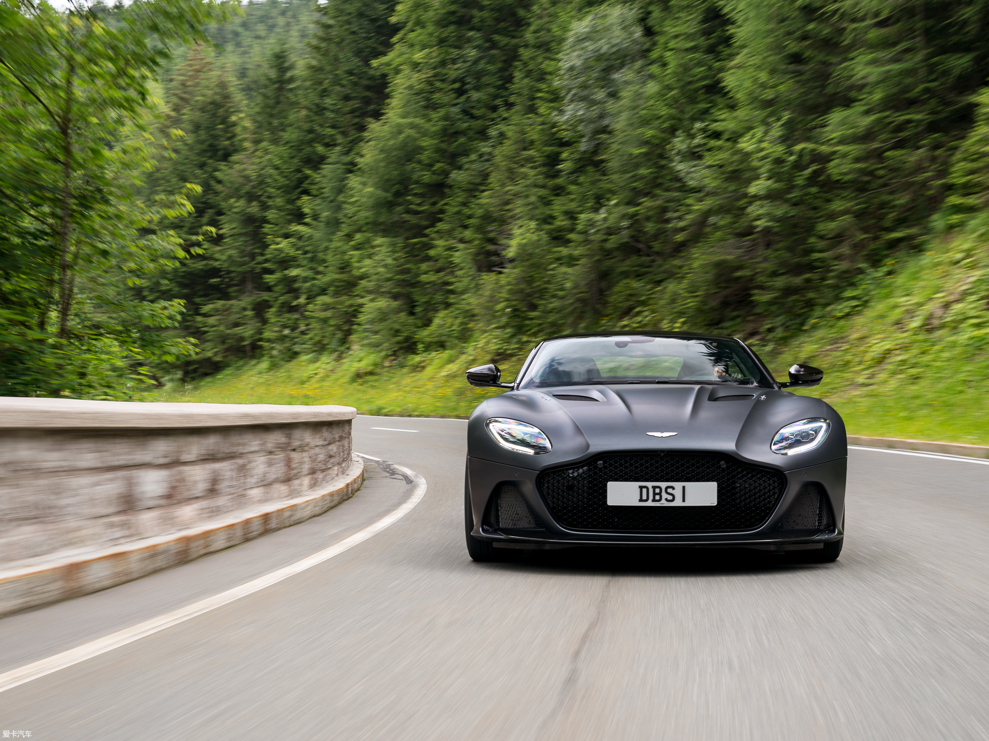 【2019款dbssuperleggera coupe_整体外观_321/1271张图片】_汽车图片