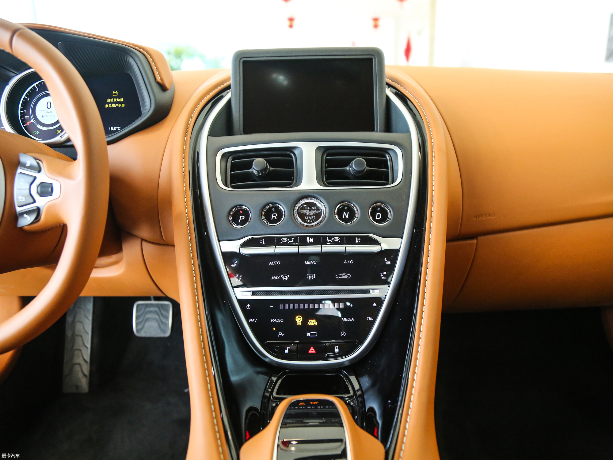 【2019款db11v8 coupe_中控区_259/2307张图片】_汽车图片大全_爱卡