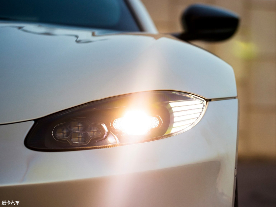 2018V8 Vantage 4.0T V8 Coupe