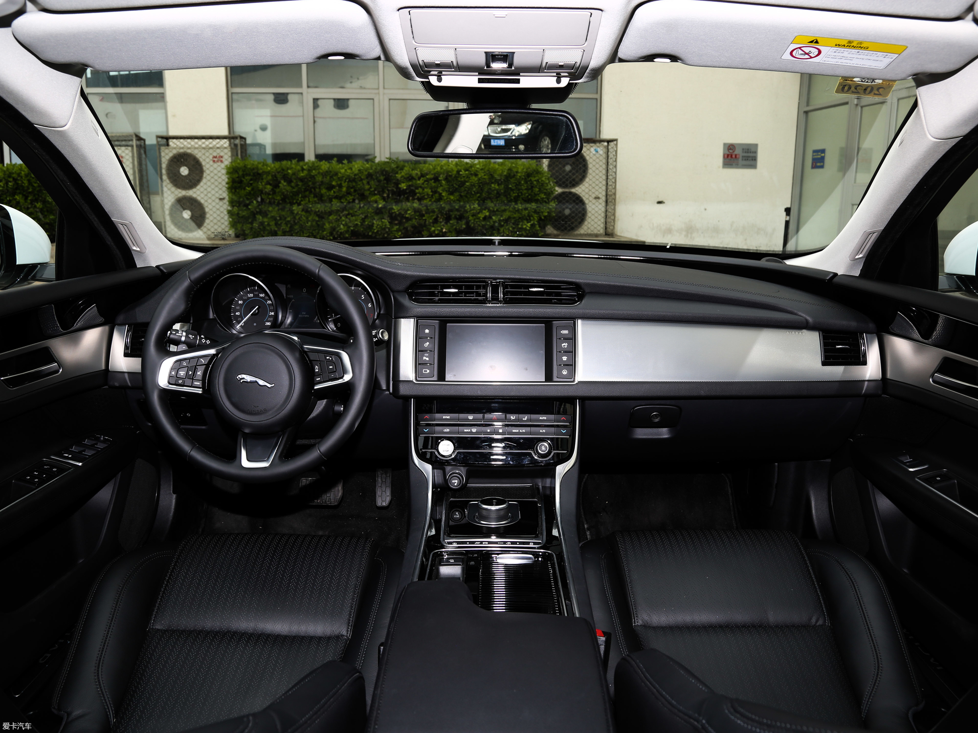 【2018款捷豹xf sportbrake250ps 两驱风华版_中控区_1/655张图片】