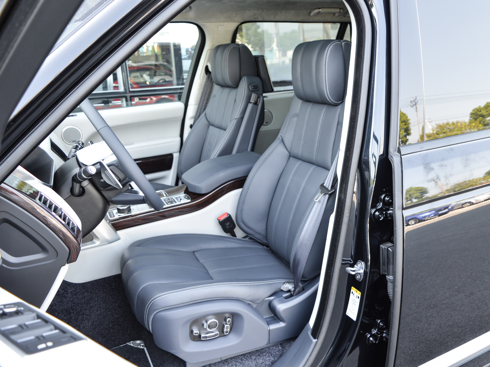 爱卡首页 汽车图片 路虎 揽胜 2017款3.